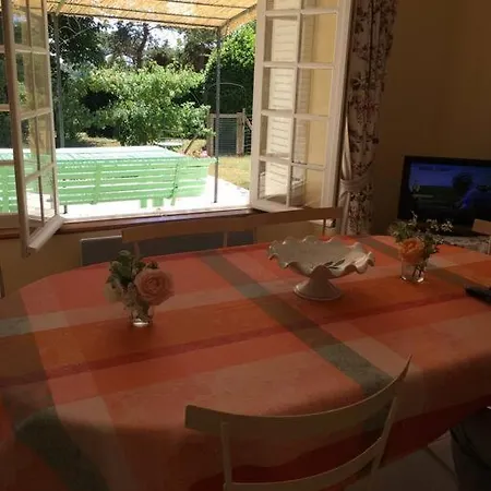 La Maison Des Roses *