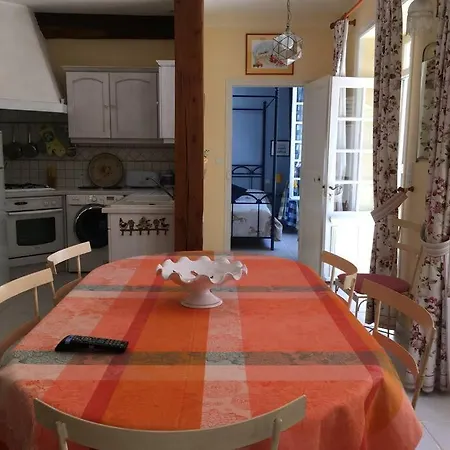 La Maison Des Roses *